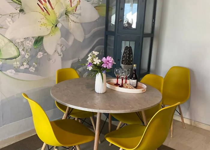 2 Bedroom Ground Floor Apartment - Meadow Views